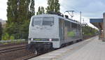 railadventure mit  111 215-0  (NVR-Nummer: 9180 6 111 215-0 D-RADVE) am 25.10.19 Durchfahrt Bf. Berlin Jungfernheide.