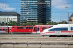 Tfz- Schnauzen -Parade...^^ - ein ICE 3 und ein 628er schauen zielstrebig auf ihre Ausfahrssignale, whrend 111 201 mit einem Doppelstock-Regionalzug in den Mnchener HBF einfhrt.