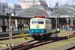 DB Museum Koblenz 111 001-4 in Wiesbaden Hbf am 10.10.26 vom Bahnsteig aus fotografiert 