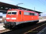 111 079 steht am Morgen des 31.03.06 im Bahnhof Bitterfeld.