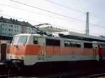 Die 111 171 am 13.04.2002 mit einer RB bei der Einfahrt in Passau Hbf.
