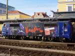 Diese BR 111 mit dem Aufdruck des Kult-Musicals  Tanz der Vampire  wartet in Regensburg auf die Weiterfahrt.