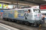 Ankunft Mnchen Hbf, wer prsentiert sich  zugfrei  dem Betrachter? Jubilums-Lok  850 Jahre Mnchen  111 027-9.