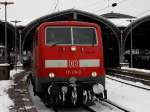 Die 111 011 am 05.01.2009 mit einer RB bei der Ausfahrt aus dem Klner Hbf.