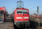 Die 111 010-5 verlsst Aachen West am 30.01.2009 als RE4 von Aachen nach Dortmund, rechts im Hintergrund sind BR 185, BR 140 und BR 155 sichtbar