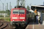 Die 111 153-3 mit dem RE4 in Neuss am 24.05.2009