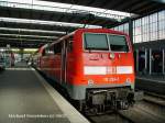 111 224-2 mit einem IR in Mnchen Hauptbahnhof am 28-06-2002