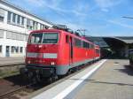 Hier wartet die 111-104 am 30.4.2005 auf ihre Abfahrt von Heidelberg Hbf nach Frankfurt a.