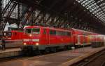 DB 143 mit RE und DB 111 mit RE nach Gieen am 28.09 2010 in Kln Hbf !