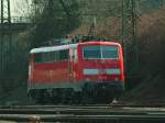 Die blitzsaubere 111 129 kommt am 25.03.2012 als LZ durch Aachen West.