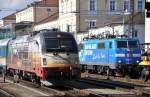 183 001 neben 111 017 am 14.10.2012 beim Bahntag in Regensburg