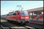 111 008-9 rangiert im Mannheimer Hbf, um den RE 4572 im Sandwichverkehr zu ziehen. (25.04.2013)