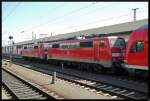 111 008-9 und 111 189-7 stehen mit einem RE in Mannheim Hbf. Die 008 rangiert gleich an das andere Ende vom Zug, um im Sandwich zurck nach Frankfurt(Main) zu fahren (25.04.2013)