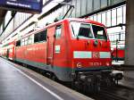 Baureihe 111 075-8 mit RB 19176 nach Mosbach-Neckarelz. Das Foto entstand im Stuttgarter Hbf am 22.10.06.