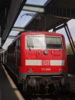 11 088 steht mit ihrer N-Wagen-Garnitur im Stuttgarter Hbf.