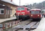 auf der anderen Seite bergauf, stand unser Schienenbus 796 625 mit der 111 060 und ihrem RE Seite an Seite. Januar 2005