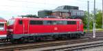 111 043-6 abgestellt vor dem Stellwerk des Bahnhofs Crailsheim 30.05.2015