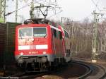 111 090 lehnt sich kurz vor erreichen des Bahnhofes Lehrte, mit ihrem RE nach Braunschweig, in die Kurve.