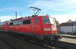 111 022-0 schiebend am Regionalexpress nach Passau in Plattling.