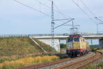 Zwei SMARTRAIL Lok’s der BR 111 (057) mit AKE RHEINGOLD-Sonderzug vom Ostseebad Binz kommend nach Koblenz, auf dem zweigleisigen Streckenabschnitt zwischen Bergen auf Rügen und