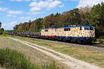 Smartrail Doppel ! 111 223 f�hrt mit tschechischen Armee Fahrzeugen und einigen Kesseln im Schlepp am am 19.08.26 bei Eglharting. 
