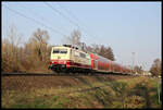 Die DB Miet mich Lok 111212-7 war am 24.3.2022 mit einer vierteiligen Dosto Garnitur auf der Rollbahn nach Süden unterwegs.