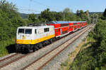 Inge 111 095 mit einem Regio am 4 Juli 2026 am 4 Juli 2026 bei Dollnstein.