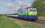 Am 24.09.2026 war f�r viele Fotografen die
''Wilde Hilde'' 111 074
das Objekt der Begierde.
Die elegante Lokomotive von bespannt den RB 37
auf der Niers-Erft-Bahn in Kaarst.