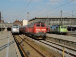 111 031 (Olympia) & 111 039 (DAV) geben sich am 06.07.11 im Mnchner Hbf die Ehre. 218 486 ist da eher nur Statist