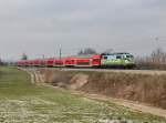 Die 111 039 mit einem RE nach Salzburg am 01.04.2013 unterwegs bei Ostermnchen.