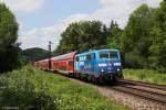 111 017 mit RE 79021 am 12.07.2013 bei Aling.