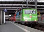 Am 14.5.14 stand die 111 039  Mit der Bahn in die Berge  im Münchener Hauptbahnhof.