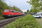 SR 111 226 mit einer Schwesterlok und der Leipziger 151 als Lokzug gen Heidelberg dur Neckargerach am 4.5.2021            