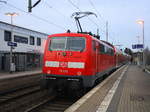 Ein Nachschuss von der 111 126 DB schiebt den RE4 aus Aachen-Hbf nach Dortmund-Hbf und kommt aus Richtung