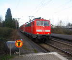 111 116 DB kommt mit dem RE4 Verstärkerzug von Düsseldorf-Hbf nach Aachen-Hbf und kommt aus Richtung Neuss-Hbf,Mönchengladbach-Hbf,Rheydt-Hbf,Wickrath,Beckrath,Herrath und fährt in