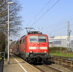 111 112 DB kommt die Kohlscheider-Rampe hoch aus Richtung Neuss,Herzogenrath mit mit dem RE4 aus Dortmund-Hbf nach Aachen-Hbf und fährt durch Kohlscheid in Richtung