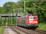 Ein Nachschuss von der 111 127 DB schiebt den RE4 aus Aachen-Hbf nach Dortmund-Hbf und kommt aus Richtung