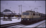 111001 wartet hier am 14.2.1991 um 9.06 Uhr vor dem FD 1902 BODENSEE nach Konstanz im Bahnhof Hamm auf die Abfahrt.