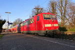 Ein Nachschuss von der 111 114 DB  schiebt den RE4 aus Aachen-Hbf nach Dortmund-Hbf und kommt aus Richtung
