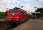 111 127 DB kommt mit dem RE4 von Dortmund-HBf nach Aachen-Hbf und kommt aus Richtung Neuss-Hbf,Mönchengladbach-Hbf und hält in Rheydt-Hbf und fährt dann weiter in Richtung