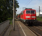 111 122 DB kommt die Kohlscheider-Rampe hoch aus Richtung Neuss,Herzogenrath mit einem RE4 Verstärkerzug aus Düsseldorf-Hbf nach Aachen-Hbf und hält in Kohlscheid und fährt dann