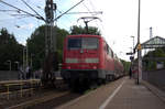 Ein Nachschuss von der 111 095-6 DB schiebt den RE4 Verstärkerzug aus Düsseldorf-HBf nach Aachen-Hbf und kommt aus Richtung