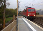 111 119 DB kommt die Kohlscheider-Rampe hoch aus Richtung Neuss,Herzogenrath mit dem RE4 aus Dortmund-Hbf nach Aachen-Hbf und fährt durch Kohlscheid in Richtung