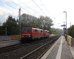 111 032-9 und 111 197-0 beide von DB kommen als Lokzug aus Aachen-Hbf nach Dortmund-Hbf und kommen aus Richtung Aachen-Hbf,Aachen-Schanz,Aachen-West,Laurensberg,Richterich furhen durch Kohlscheid in