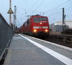 111 113 DB kommt die Kohlscheider-Rampe hoch aus Richtung Neuss,Herzogenrath mit dem RE4 aus Dortmund-Hbf nach Aachen-Hbf und fährt durch Kohlscheid in Richtung