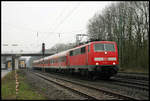 111127-7 verlässt hier am 16.4.2006 um 10.27 Uhr mit dem RB nach Osnabrück den Bahnhof Natrup Hagen.