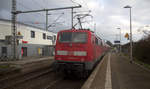 Ein Nachschuss von der 111 095-6 DB schiebt den RE4 aus Aachen-Hbf nach Dortmund-Hbf und kommt aus Richtung