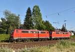 LZ kommen 111 127-7 und 111 096-4 aus Wickrath kommend durch den Rheydter Hbf gen Mönchengladbach Hbf auf Gleis 2 gefahren am 1.7.2019