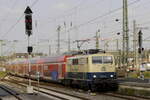 111 174 fährt mit dem RE 3-Ersatzzug in Düsseldorf Hbf ein (3.9.21).