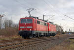 Mit 114 009 rollte 111 189 am 05.12.21 durch Greppin nach Dessau ins dortige Ausbesserungswerk.